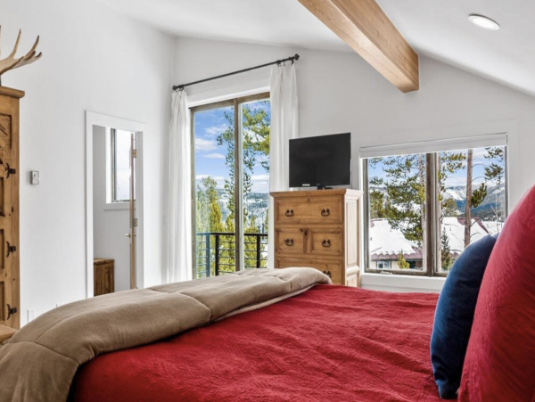 Luxury Peak 8 Ski in ski out 6 bedroom in the heart of Breck!